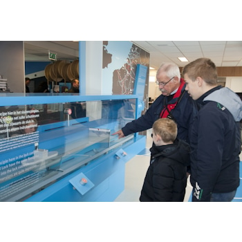 The design of the Info Centre Portaal Van Vlaanderen is an engaging and immersive way to learn about the history and significance of the Terneuzen Canal. Whether you are a sailor, a resident, or simply a curious visitor, you are sure to be captivated by the unique design and the rich history that it celebrates. Exhibition design by Studio Königshausen. 